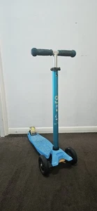 Micro Maxi Scooter Blue | Ages 5-12 - Picture 1 of 11