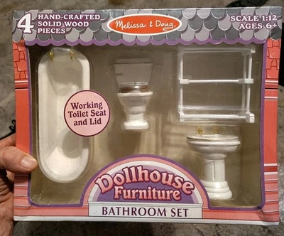 Melissa & Doug, Juego de Baño, Muebles para Casa de Muñecas, 4 Piezas de Madera Artesanales NUEVO Foto 1 de 3