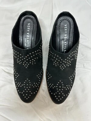 VOLÁTIL Brava Feminino Camurça Mula Ocidental com Design de Detalhe de Parafuso Prisioneiro Tamanho EUA 8 NOVO NA CAIXA - Imagem 1 de 4