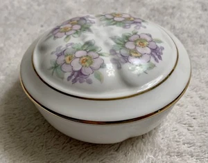 ROYAL TARA TRINKET Box Floral Primrose Jewelry Porcelain Ireland - Picture 1 of 7