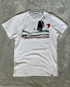 Weird Fish Men's T-Shirt, White Kitesurfers Graphic, 100% Organic Cotton, Size S - Picture 1 of 6
