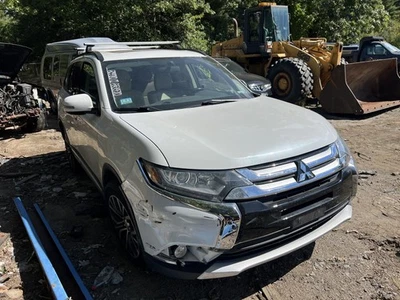 Rejilla MITSUBISHI OUTLANDER 16 17 18 Foto 1 de 4