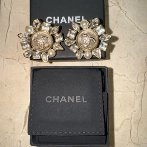 Chanel Gold Plated Earrings Pierced Crystal CC and Pearl 2019 - Picture 1 of 7