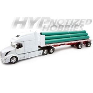NEW RAY 1:32 VOLVO VN-780 FLATBED WITH LONG PIPES 14223B