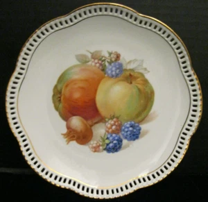 VINTAGE WHITE RETICULATED PLATE WITH FRUIT & GOLD TRIMMED EDGE MARKED GERMANY 71 - Picture 1 of 5