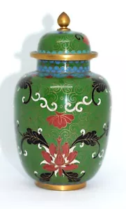 Striking Chinese Brass Green Cloisonne Lidded Ginger Jar with Finial c.1980 - Bild 1 von 16