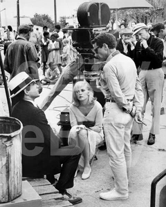 Bonnie and Clyde (1967) Warren Beatty, Faye Dunaway, Arthur Penn Photo - Picture 1 of 1