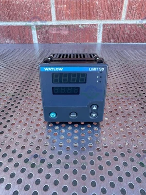Watlow  SD4L-HJAE-AARG SD Series Limit Digital Controller - Image 1 of 4