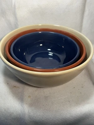 Juego de 3 cuencos mezcladores Pottery Barn color crema óxido y azul anidación. Foto 1 de 4