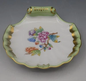HEREND HUNGARY QUEEN VICTORIA SHELL SHAPED SCALLOPED DISH TRINKET 4" VINTAGE - Picture 1 of 6
