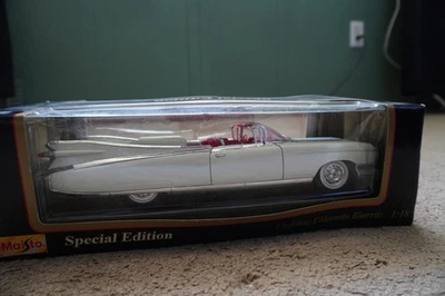 Maisto Special Edition 1959 White w/ Red Cadillac Eldorado Biarritz 1:18 In Box - Image 1 of 2