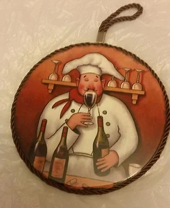 1 WALL LAMINATED ROUND PLAQUE w/cork back,7", CHEF WITH WINE BOTTLES,w/brown rim - Picture 1 of 4