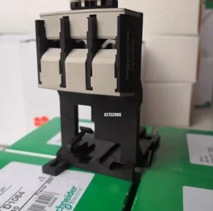 1PC New Schneider Thermal relay accessory LA7D1064 free shipping &ll - Picture 1 of 4