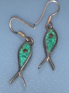 Pendiente de plata de ley con diseño de pez - Imagen 1 de 4