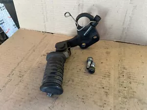 04 Triumph T100 Bonneville Left Front Footpeg Assembly OEM -20 - Bild 1 von 7
