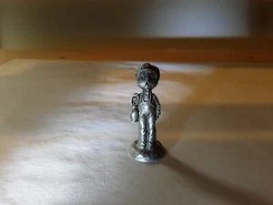 Little Gallery Pewter Hallmark Figure Singing Boy Caroler In Coveralls - Foto 1 di 3