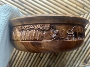 Beautifully Hand carved Vintage Hard Wood Bowl Safari Themed. - Picture 1 of 12