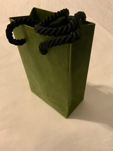 Authentische 7" grüne Gucci Geschenktüte schweres Papier mit schwarzem Logo und Griffen - Bild 1 von 7