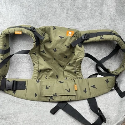 Porta-bebês com estampa de pássaros verde mostarda livre para crescer Tula - Imagem 1 de 4