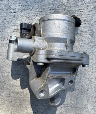 2005 - 2007 年丰田 Land CRUISER 4.7L 第二次空气注入泵 25704-50010 原始设备制造商 — 第 1/4 张图片