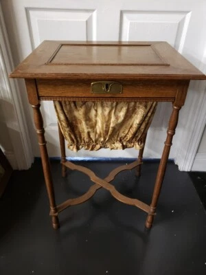 Mesa de coser de roble inglés de principios del siglo XX Foto 1 de 4