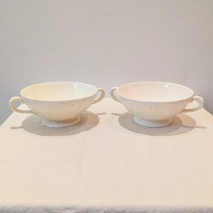 Set (2) Wedgwood Wellesley Creme Suppenschalen mit Fuß Bone China England Vintage - Bild 1 von 12