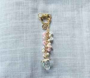 ERDBEERE OBST TASCHENANHÄNGER ROSA GOLD IRISIEREND PERSONALISIERT BUCHSTABE T SCHLÜSSELANHÄNGER - Bild 1 von 8