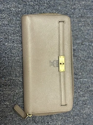 Cartera Larga MCM Auténtica (usada) pero en buen estado de cuero en color topo Foto 1 de 4