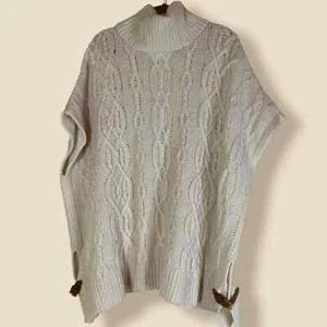 MAX Studio Lambs Wool & Leather Buckles Poncho Cape Sweater Oversized Size Small - Picture 1 of 5