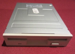 Lecteur disquette Samsung SFD-321B 1,44 Mo 3,5 pouces floppy Disk Garanti Blanc - Photo 1/5