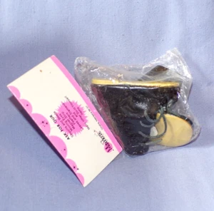De Colección Par Mangelsens Miniatura Bebé Muñeca Zapatos Negro Con Cordones Vinilo Botas 3 1/8" - Imagen 1 de 2
