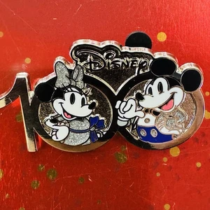 Prendedor Disney Mickey y Minnie 100 años de maravilla Travel Club 100th 2023 - Imagen 1 de 1