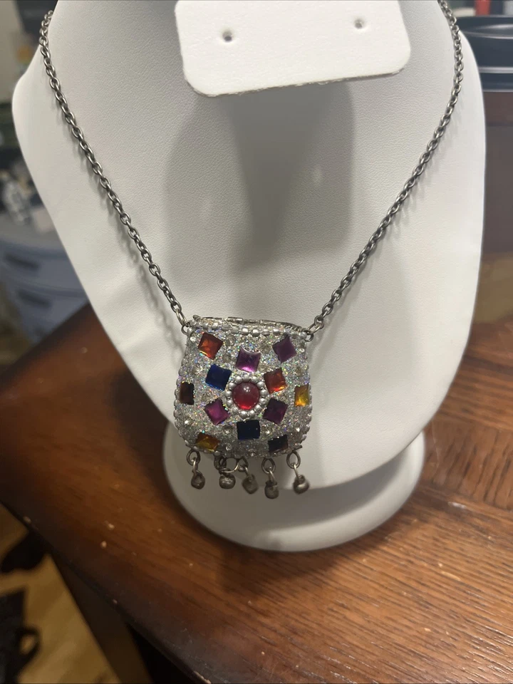 Vintage Tibetano Metal Dinheiro Pílula Bolsa de Armazenamento Amuleto Tintura Dangler Corrente Reparo - Imagem 1 de 4