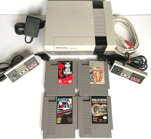 VINTAGE NINTENDO NES SPIELKONSOLE KONVOLUT 2 CONTROLLER, KABEL + 4 TOLLE SPIELE - Bild 1 von 10