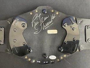 Ric Flair Signed WWE Wrestling Toy Belt JSA Witnessed - Foto 1 di 6