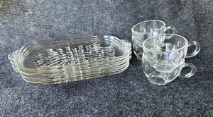 Set di 4 piatti snack vintage Hazel Atlas vetro a goccia e tazze abbinate - Foto 1 di 20