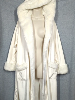 Bata de felpa Pottery Barn para mujer M forrada de piel sintética puño con capucha blanca mañana de Navidad Foto 1 de 4