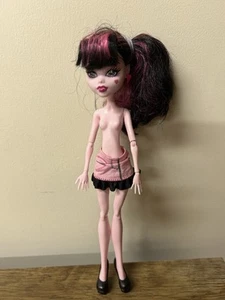 Monster High Scaris: City Of Frights Complete Draculaura Doll 2009 Mattel - Picture 1 of 3