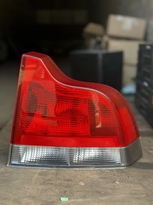 2001 2002 2003 2004 年沃尔沃 S60 右乘客右手侧尾灯原始设备制造商 — 第 1/3 张图片