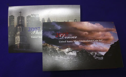 2007  US.  Mint set Complete and original both P and D mints 28 coins Cover