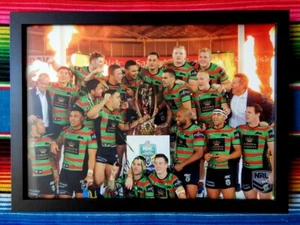 Framed 2014 SOUTH SYDNEY RABBITOHS NRL Premiers Poster - 45cm x 32cm x 3cm - Bild 1 von 2