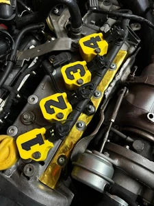 Cover Bobina Abarth 500/595/695 CON NUMERI 1,2,3,4 & Motori T-jet 1400 GIALLO - Foto 1 di 5