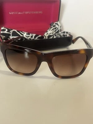 Donna VonFurstenburg Leah Sunglasses - Image 1 of 4