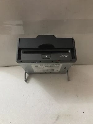 JEEP CHEROKEE KL LETTORE CD AUDO CONVERTITORE CHARGER P68225372AB - Immagine 1 di 4