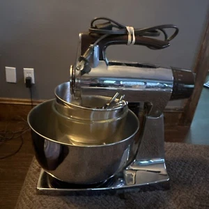 VINTAGE SUNBEAM DELUXE MIXMASTER 12 SPEED MIXER BROWN/CHROME w/BOWLS & BEATERS - Picture 1 of 14