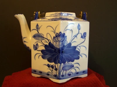 ANTIQUE EXPORT HEXAGONAL BLUE & WHITE TEA POT W/ BRASS HANDLE 8.5” - Image 1 of 4