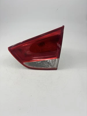 Оригинальный| 2010 - 2015 Hyundai Tucson галогенные внутренние задние фонари (правый/пассажирский) - Изображение 1 из 4