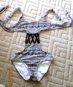 HH. LIRA LADIES SIZE M SWIM SUIT. BLACK / WHITE NWT - Picture 1 of 5