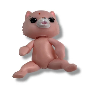 Rainbow High New Friends Pinkly Paige bambola vestito accessorio rosa animale domestico cane figura - Foto 1 di 2