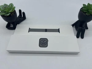 Apple Watch Series 8 Cellular 41mm Cassa Acciaio Grafite + Loop Milanese - Foto 1 di 3